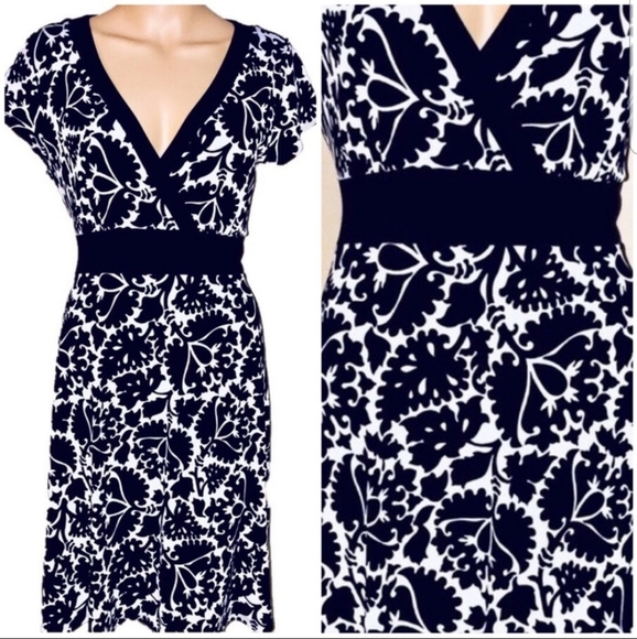 White House Black Market Dresses & Skirts - EUC White House Black Market Dress Sz L